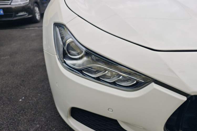 Used Maserati Ghibli 2014 3.0T Standard Edition Right Front Headlight