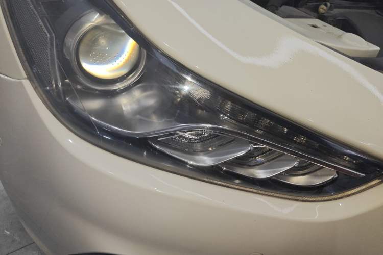 Used Maserati Ghibli 2014 3.0T Standard Edition Right Front Headlight