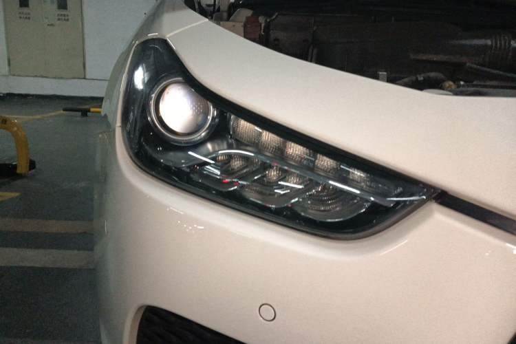Used Maserati Ghibli 2014 3.0T Standard Edition Right Front Headlight