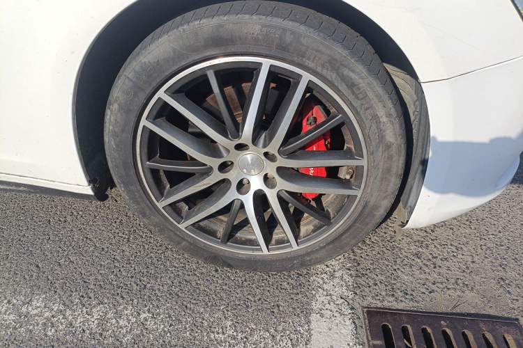 Used Maserati Ghibli 2014 3.0T Standard Edition Right Front Wheel Hub