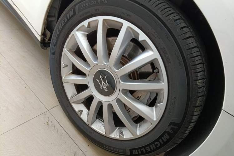 Used Maserati Ghibli 2014 3.0T Standard Edition Right Front Wheel Hub