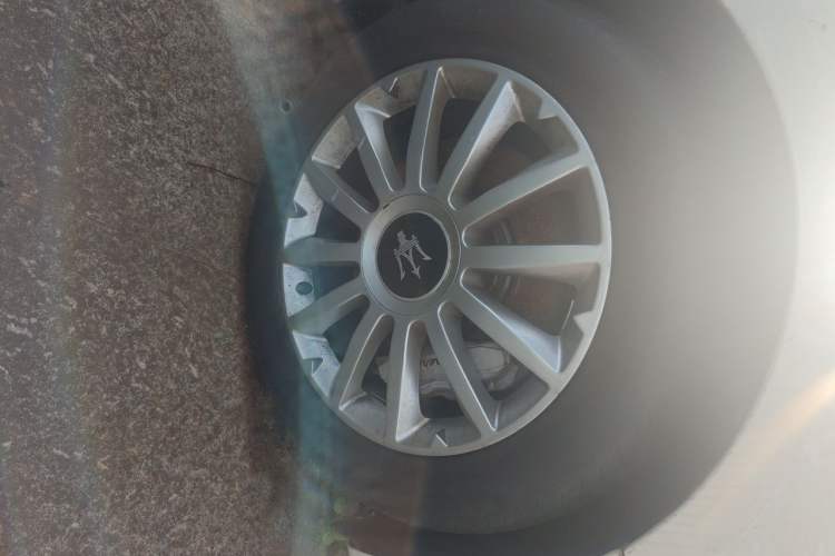Used Maserati Ghibli 2014 3.0T Standard Edition Right Front Wheel Hub
