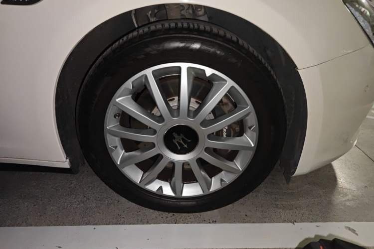 Used Maserati Ghibli 2014 3.0T Standard Edition Right Front Wheel Hub