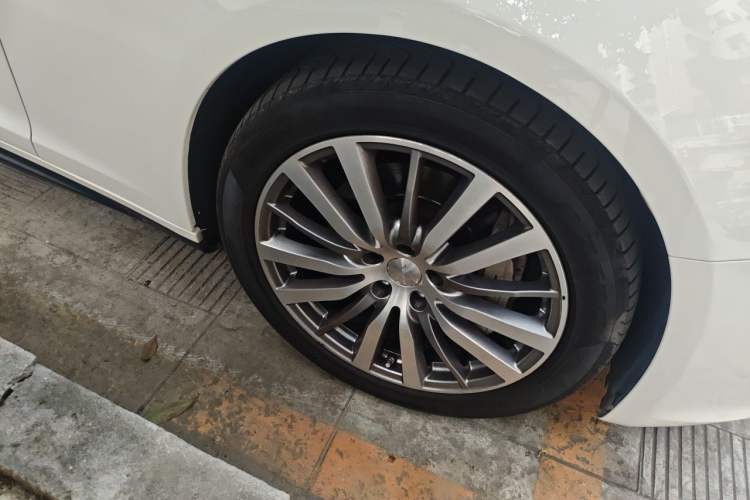 Used Maserati Ghibli 2014 3.0T Standard Edition Right Front Wheel Hub