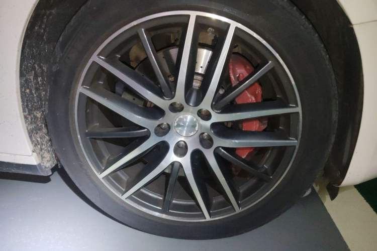 Used Maserati Ghibli 2014 3.0T Standard Edition Right Front Wheel Hub