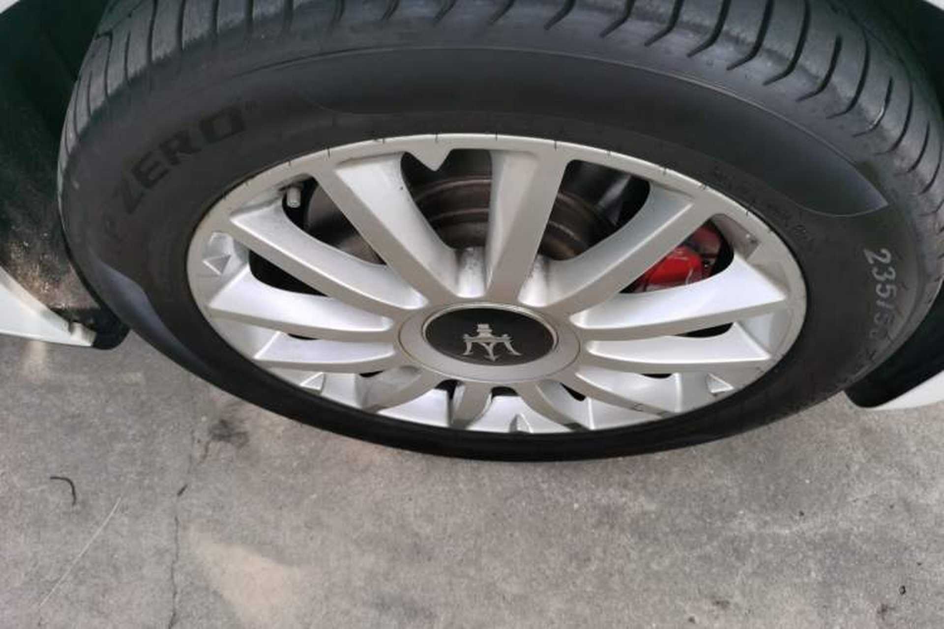 Used Maserati Ghibli 2014 3.0T Standard Edition Right Front Wheel Hub