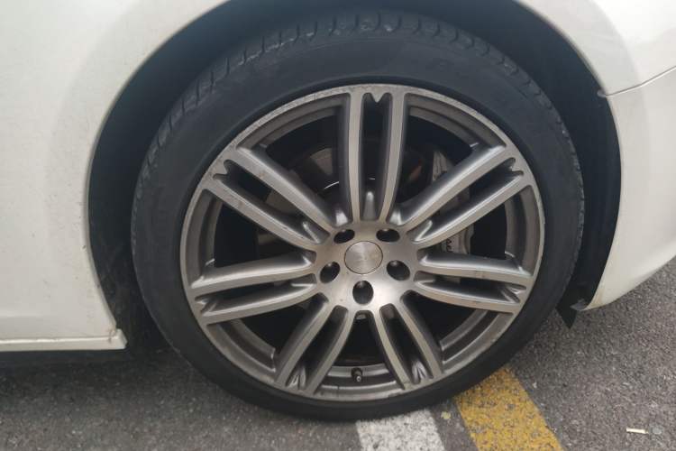 Used Maserati Ghibli 2014 3.0T Standard Edition Right Front Wheel Hub