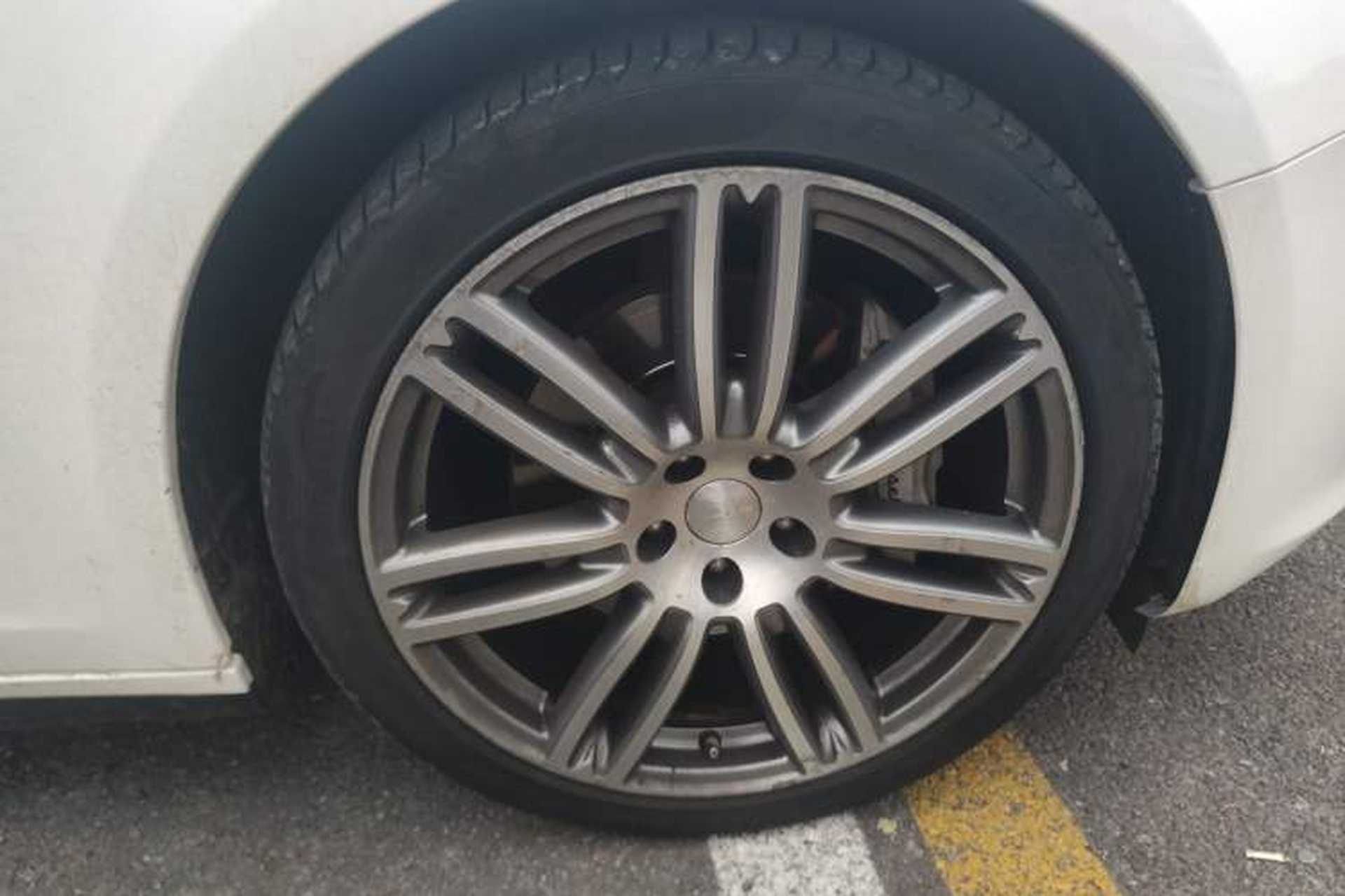 Used Maserati Ghibli 2014 3.0T Standard Edition Right Front Wheel Hub