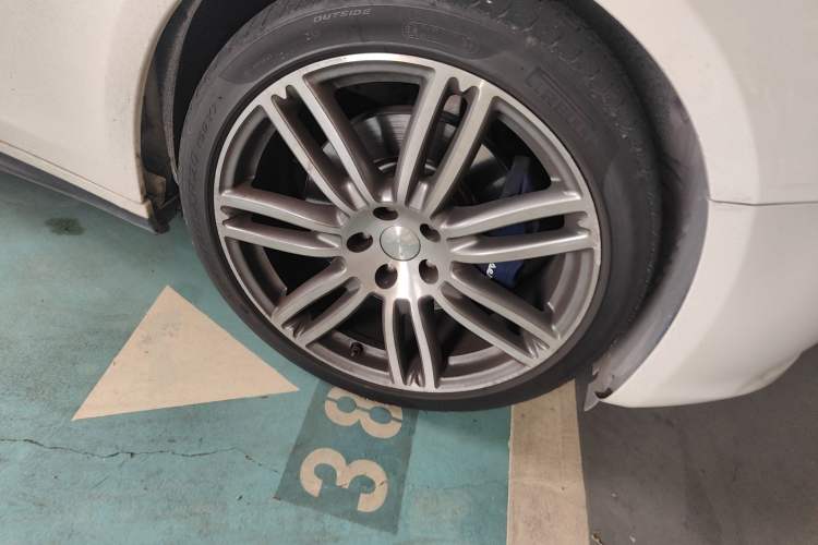 Used Maserati Ghibli 2014 3.0T Standard Edition Right Front Wheel Hub