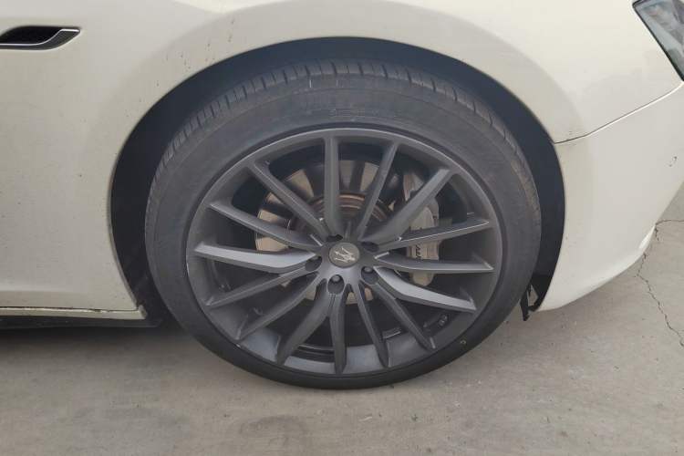 Used Maserati Ghibli 2014 3.0T S Q4 Right Front Wheel Hub