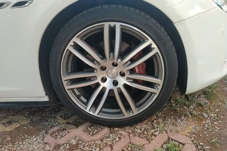 Used Maserati Ghibli 2014 3.0T Standard Edition Right Front Wheel Hub