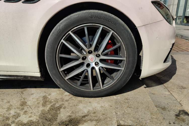 Used Maserati Ghibli 2014 3.0T Standard Edition Right Front Wheel Hub