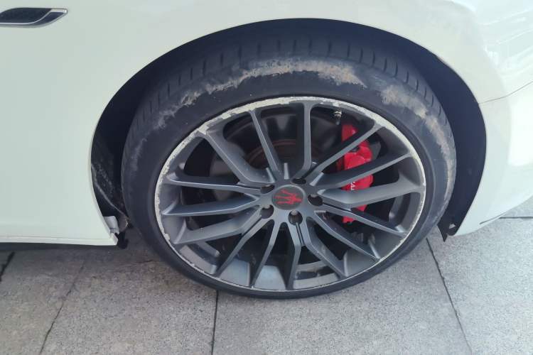 Used Maserati Ghibli 2014 3.0T Standard Edition Right Front Wheel Hub