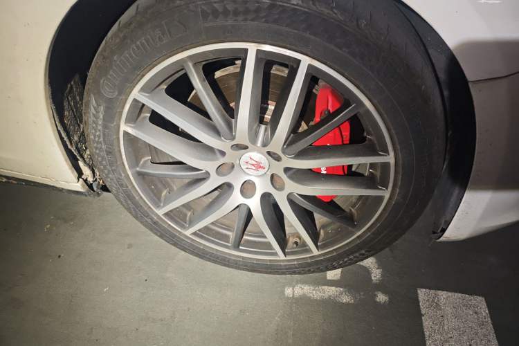 Used Maserati Ghibli 2014 3.0T Standard Edition Right Front Wheel Hub
