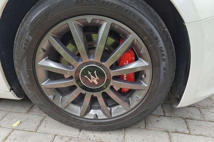 Used Maserati Ghibli 2014 3.0T Standard Edition Right Front Wheel Hub