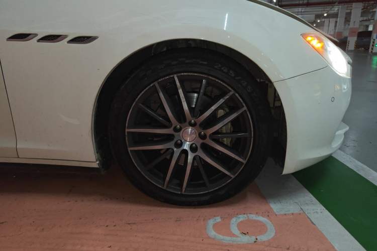 Used Maserati Ghibli 2014 3.0T Standard Edition Right Front Wheel Hub