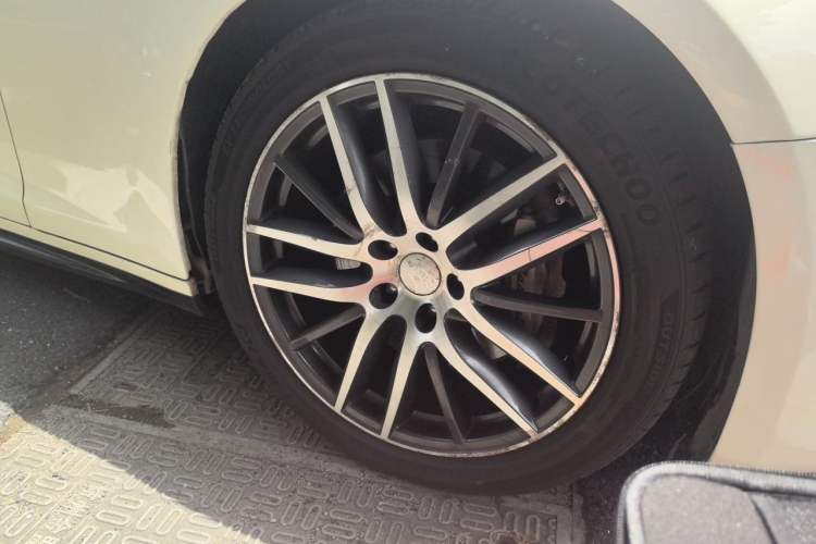 Used Maserati Ghibli 2014 3.0T Standard Edition Right Front Wheel Hub