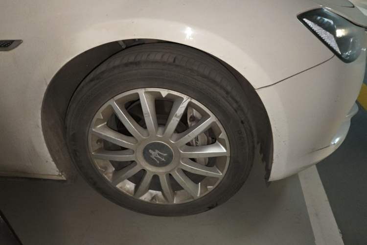 Used Maserati Ghibli 2014 3.0T Standard Edition Right Front Wheel Hub