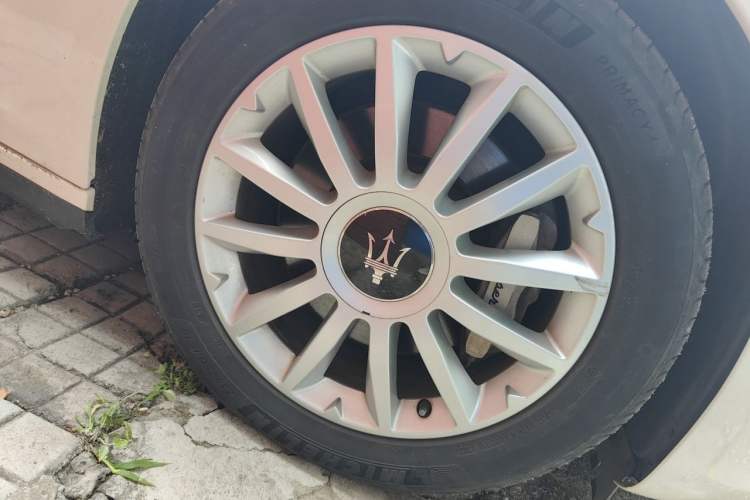 Used Maserati Ghibli 2014 3.0T Standard Edition Right Front Wheel Hub