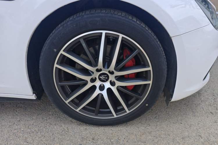 Used Maserati Ghibli 2014 3.0T Standard Edition Right Front Wheel Hub