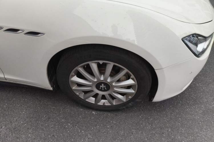 Used Maserati Ghibli 2014 3.0T Standard Edition Right Front Wheel Hub