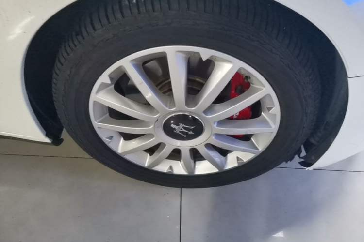 Used Maserati Ghibli 2014 3.0T Standard Edition Right Front Wheel Hub