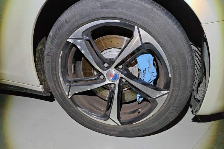 Used Maserati Ghibli 2014 3.0T Standard Edition Right Front Wheel Hub