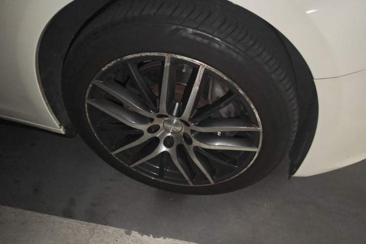 Used Maserati Ghibli 2014 3.0T Standard Edition Right Front Wheel Hub