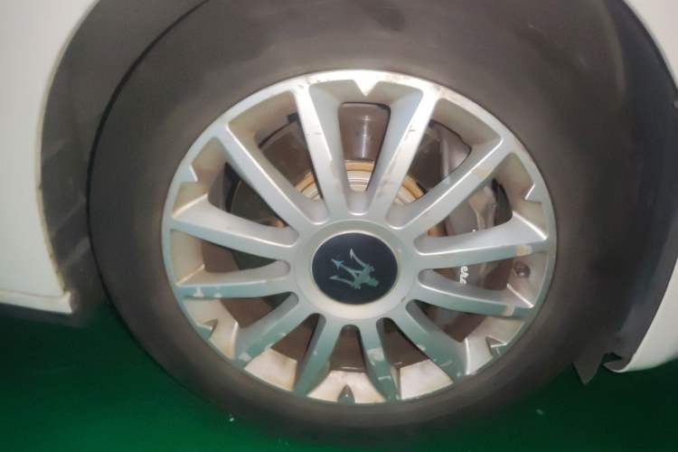 Used Maserati Ghibli 2014 3.0T Standard Edition Right Front Wheel Hub