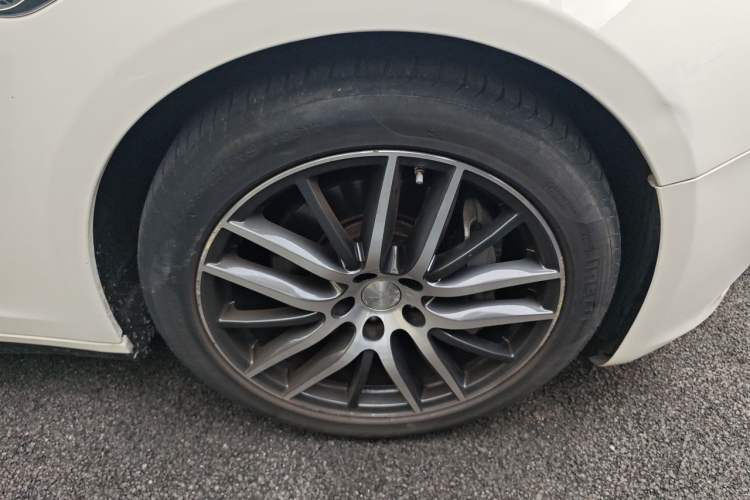 Used Maserati Ghibli 2014 3.0T Standard Edition Right Front Wheel Hub