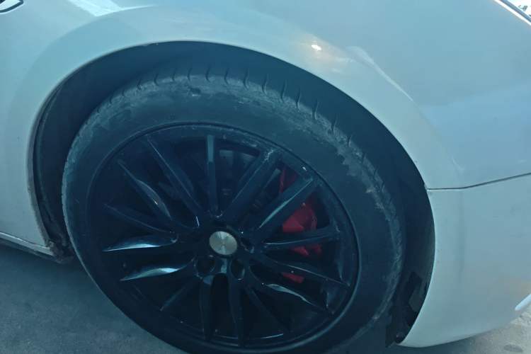 Used Maserati Ghibli 2014 3.0T Standard Edition Right Front Wheel Hub