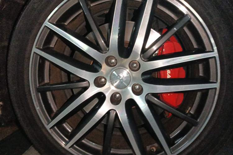 Used Maserati Ghibli 2014 3.0T Standard Edition Right Front Wheel Hub