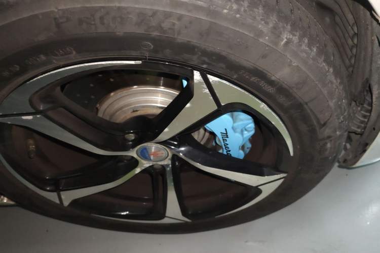 Used Maserati Ghibli 2014 3.0T Standard Edition Right Front Wheel Hub
