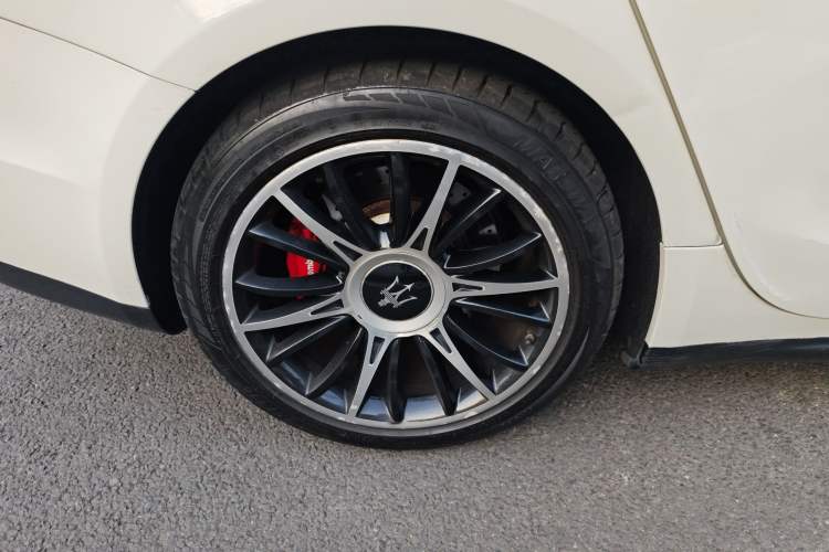 Used Maserati Ghibli 2014 3.0T Standard Edition Right Rear Wheel Hub