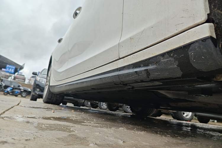Used Maserati Ghibli 2014 3.0T Standard Edition Right Side Sill
