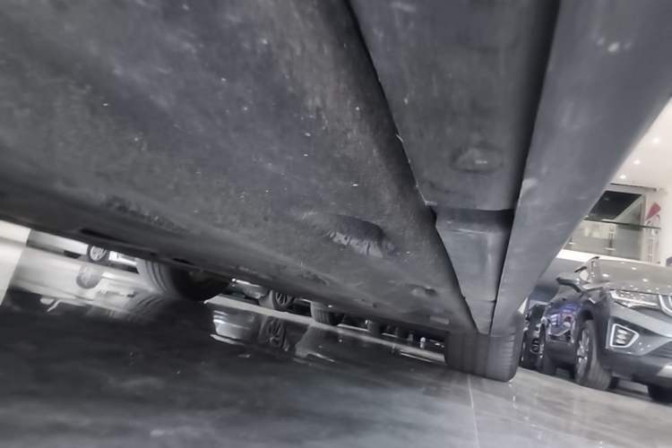 Used Maserati Ghibli 2014 3.0T Standard Edition Right Side Sill