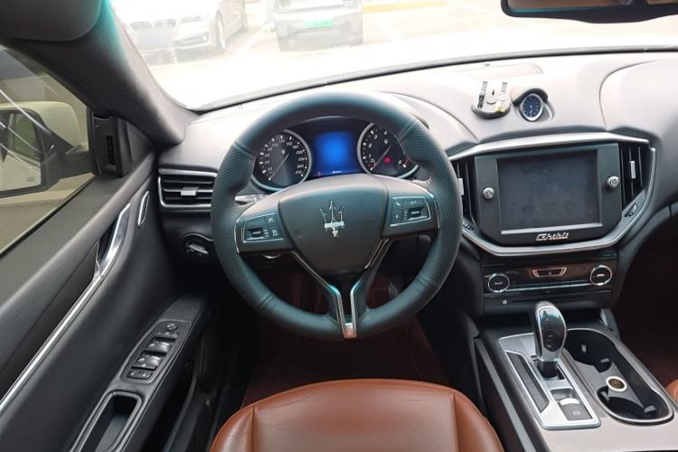Used Maserati Ghibli 2014 3.0T Standard Edition Steering Wheel
