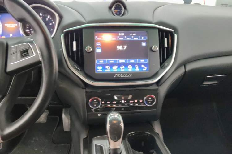 Used Maserati Ghibli 2014 3.0T Standard Edition Audio And AC Panel