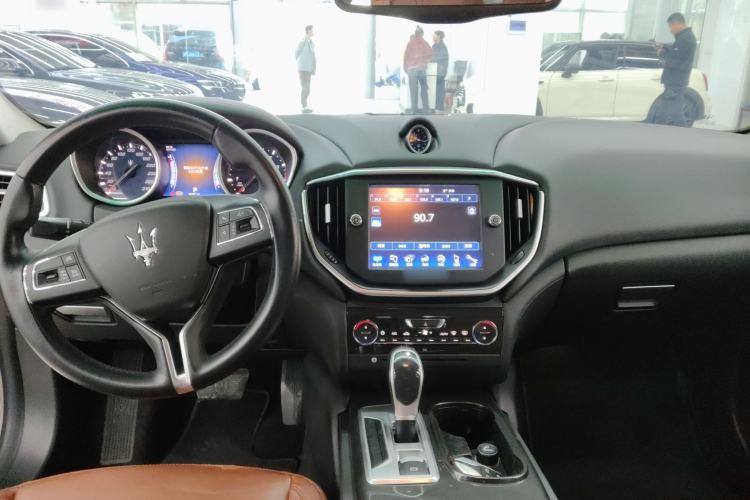 Used Maserati Ghibli 2014 3.0T Standard Edition Center Console