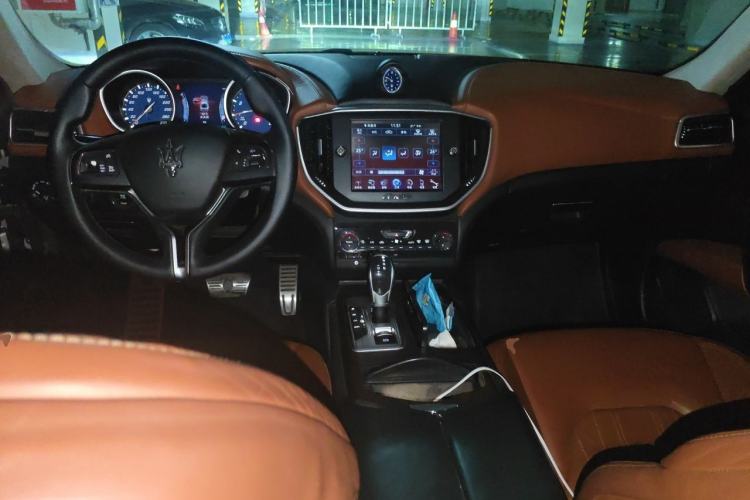 Used Maserati Ghibli 2014 3.0T Standard Edition Center Console