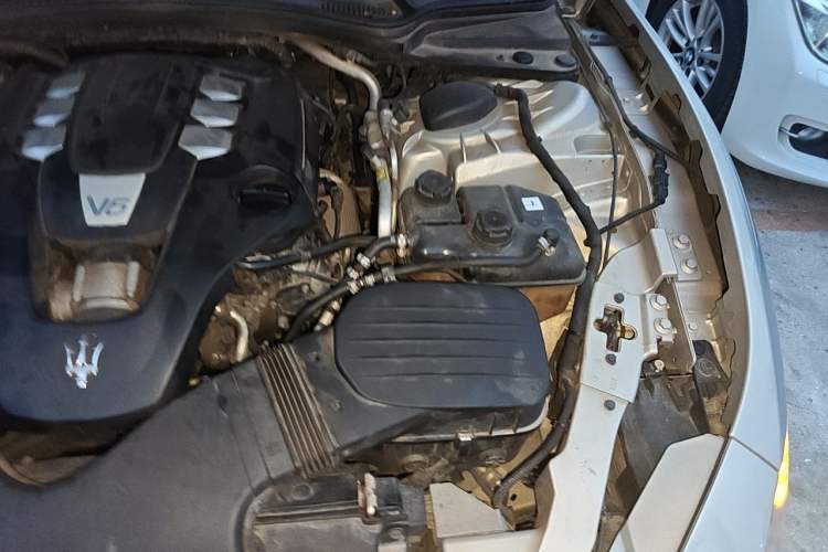 Used Maserati Ghibli 2014 3.0T Standard Edition Engine Bay Left
