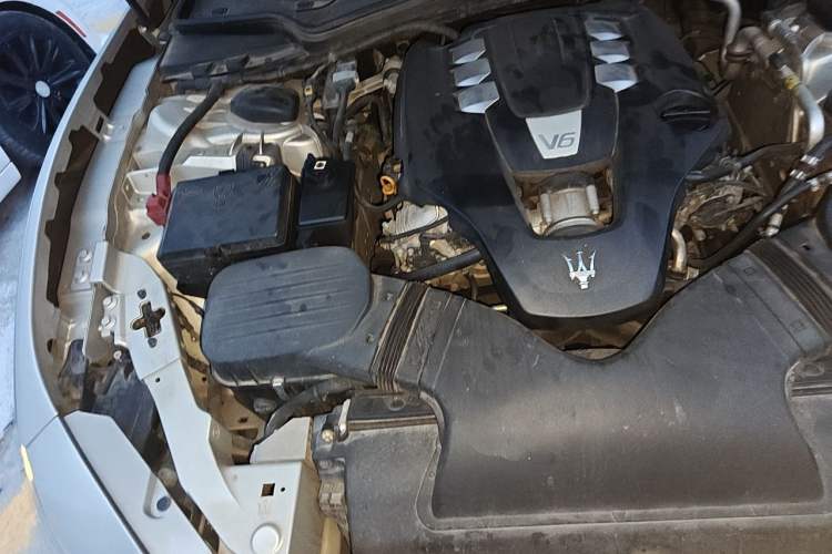 Used Maserati Ghibli 2014 3.0T Standard Edition Engine Bay Right