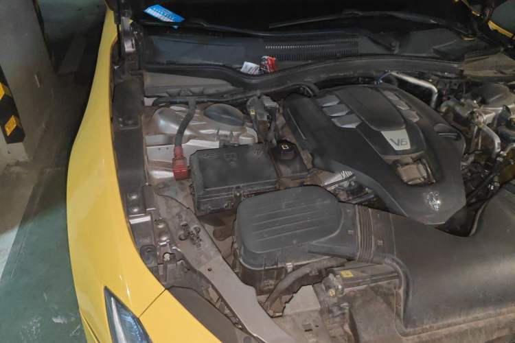 Used Maserati Ghibli 2014 3.0T Standard Edition Engine Bay Right