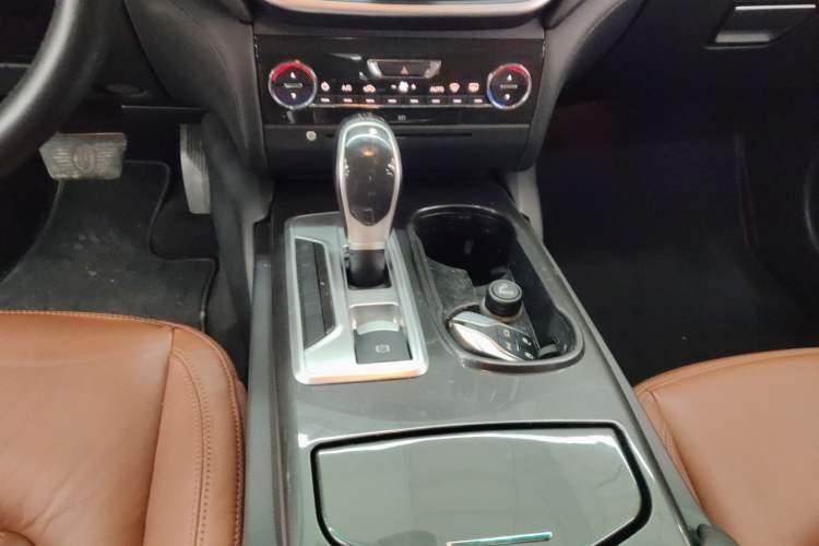 Used Maserati Ghibli 2014 3.0T Standard Edition Gear Lever