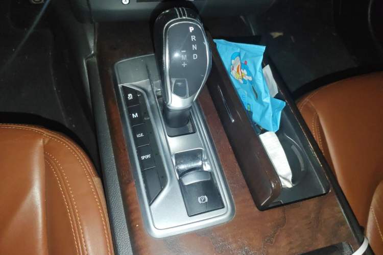 Used Maserati Ghibli 2014 3.0T Standard Edition Gear Lever