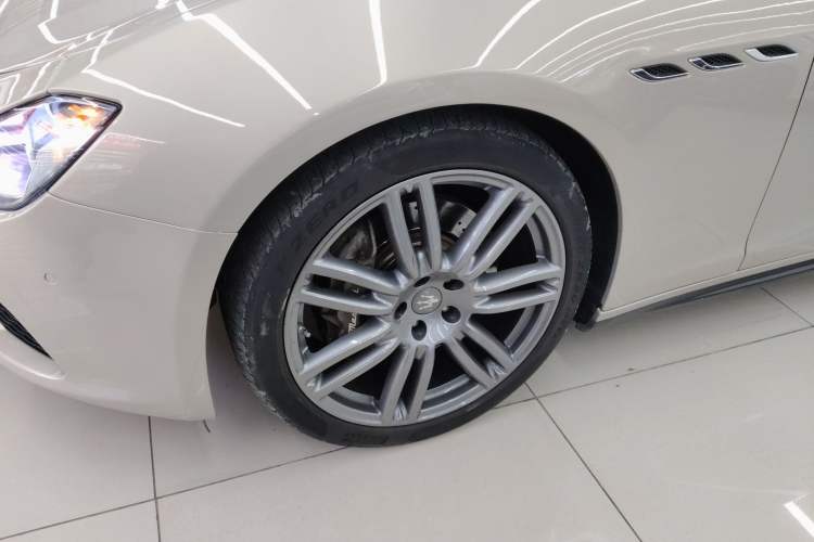 Used Maserati Ghibli 2014 3.0T Standard Edition Left Front Wheel Hub
