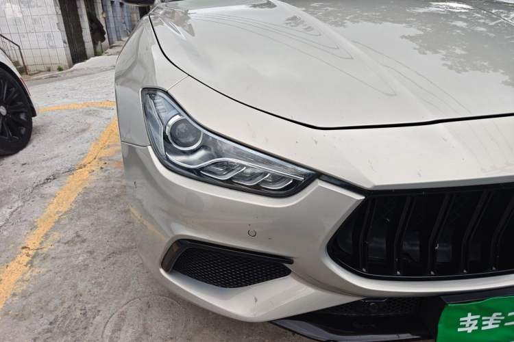 Used Maserati Ghibli 2014 3.0T Standard Edition Right Front Headlight