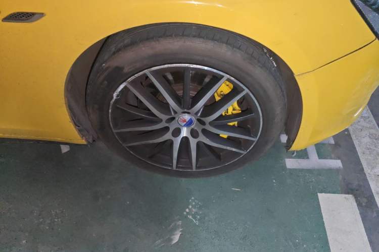 Used Maserati Ghibli 2014 3.0T Standard Edition Right Front Wheel Hub