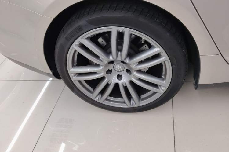 Used Maserati Ghibli 2014 3.0T Standard Edition Right Rear Wheel Hub
