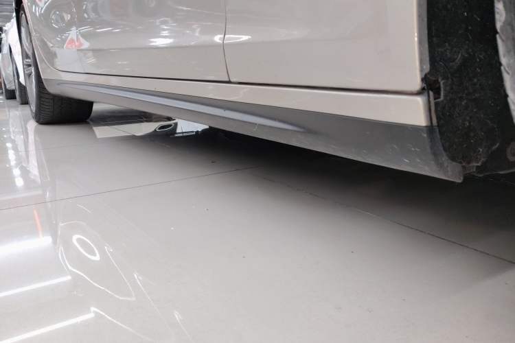 Used Maserati Ghibli 2014 3.0T Standard Edition Right Side Sill